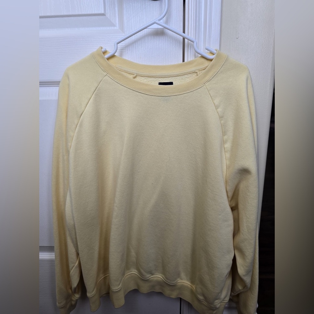 GAP Women's Butter Yellow Crew Neck and Sweatpants set